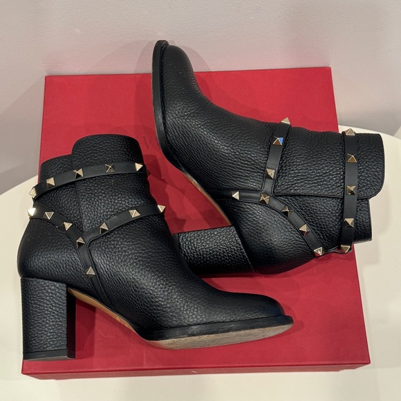 Valentino rockstud leather booties - almost new - Picture 8 of 9